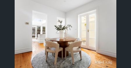 Exquisite Victorian with sunlight at every turn - Photo 5