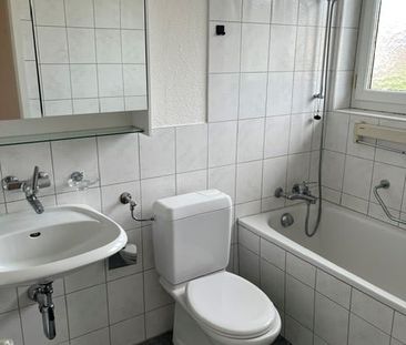 schöne und geräumige 4 1/2 Zimmer Wohnung an guter Lage - Photo 3