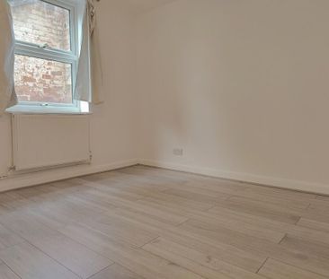 2 bedroom ground floor flat to rent - Photo 3