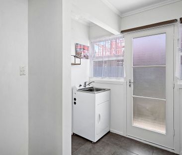 Sunny, private & quiet on 15th Ave - Photo 1