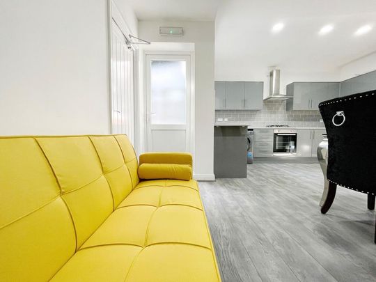 6 bedroom property to rent - Photo 1