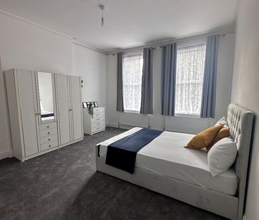 Room in a Shared House, Walm Lane, NW2 - Photo 1