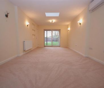 4 bedroom semi-detached house to rent - Photo 1