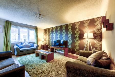 3 bedroom flat to rent - Photo 2
