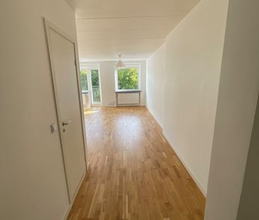 Rönnebergsgatan 18, Öster - Photo 1