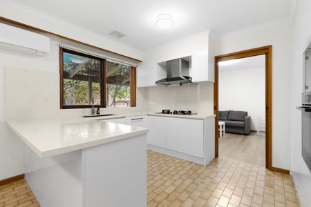 3/748-750 Waverley Road, Glen Waverley VIC 3150 - Photo 4