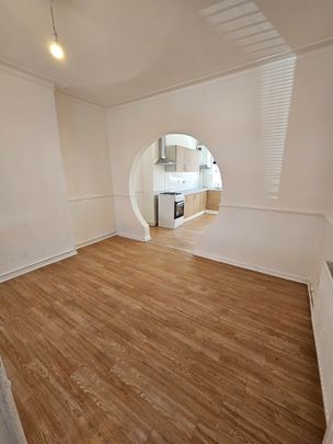 2 Bed End Terrace, Hinde St, M40 - Photo 1