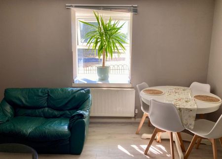 1 Bedroom Flat To Let - Photo 2