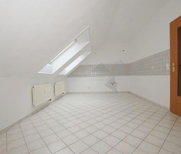 Geräumige 2-Raum-Dachgeschoss-Wohnung mit großer Küche - Foto 1