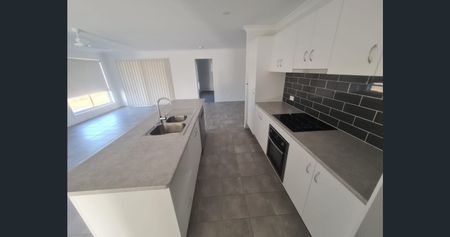 32 Sorrento Drive, Bargara QLD 4670 - House For Rent - $680 | Domain - Photo 3
