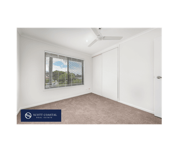 LARGE FAMILY HOME IN ASHMORE - Photo 6