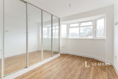 3 bedroom house to rent Sherborne Road, Sutton, SM3 - Photo 4