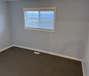 FREE RENT! West Kelowna Top Floor 3 Bedroom with Storage - Photo 6