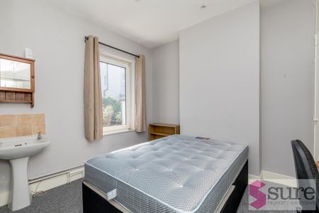 4 bedroom terraced house to rent - Photo 3