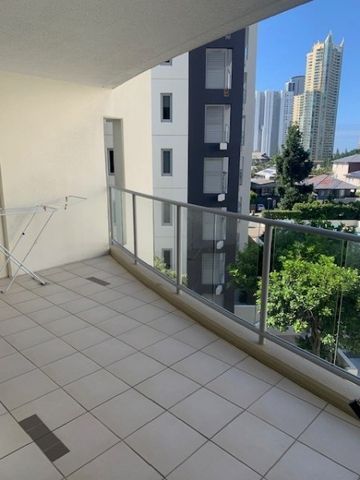 SPACIOUS 1 BEDROOM fully furnished unit in Budd - Photo 5