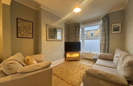 Highfield, Scarborough - Photo 2