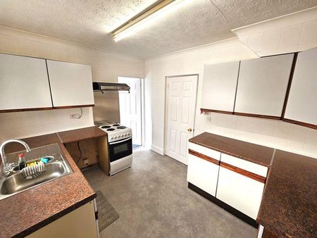 3 bedroom semi-detached house to rent - Photo 2