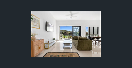 Luxury Waterfront Living at Cova, Hope Island - Fully Furnished - Photo 2