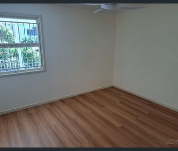 Private Home in Fantastic Location - Photo 4