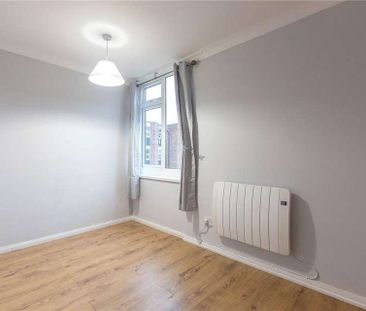 3 bedroom flat to rent - Photo 2