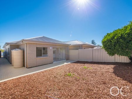 Open the Door to Contemporary Comfort - Photo 2