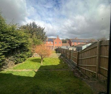 Willow Road, Aylesbury, HP19 - Photo 1