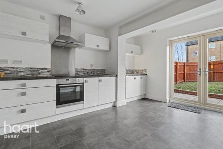 4 bedroom semi-detached house to rent - Photo 5