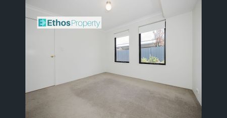 SUPER CONVENIENT 3 x 2 + PARKING! - Photo 2