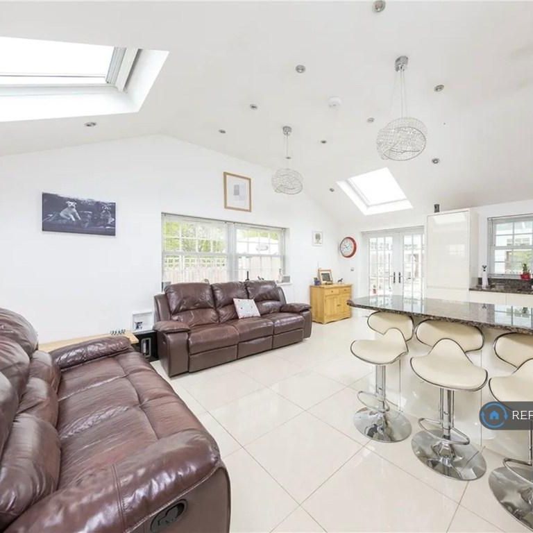 2 bedroom bungalow to rent - Photo 1