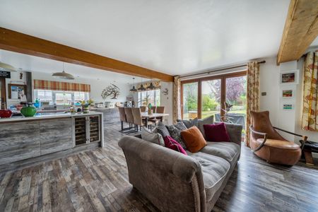 3 bedroom detached house to rent - Photo 5