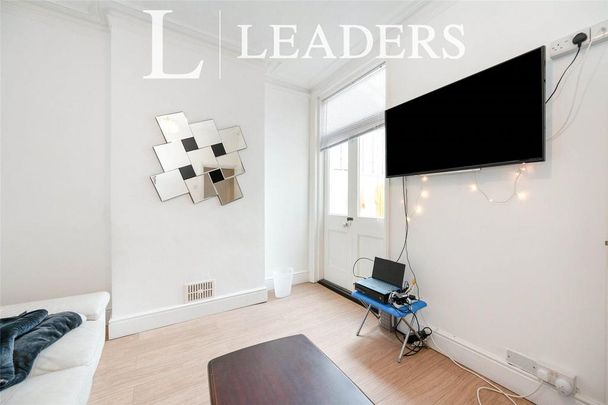 4 bedroom terraced house to rent - Photo 1