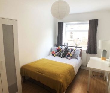 4 bed Apartment for Rent - Photo 5