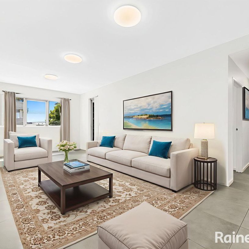 Light-Filled Modern Two-Bedroom Apartment - Photo 1