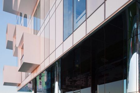 Convenient city living - Photo 5