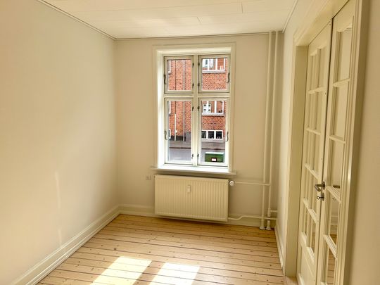 Hyggelig 3-værelses lejlighed i Aalborg med gode faciliteter - Photo 1