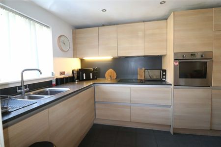 Robinson Way, Northfleet, Gravesend, DA11 9AB - Photo 4