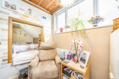 4 bedroom detached house to rent - Photo 2