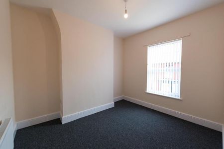 4 bedroom terraced house to rent - Photo 2