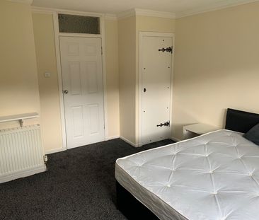 2 Bed Flat, Raithburn Avenue, G45 - Photo 1