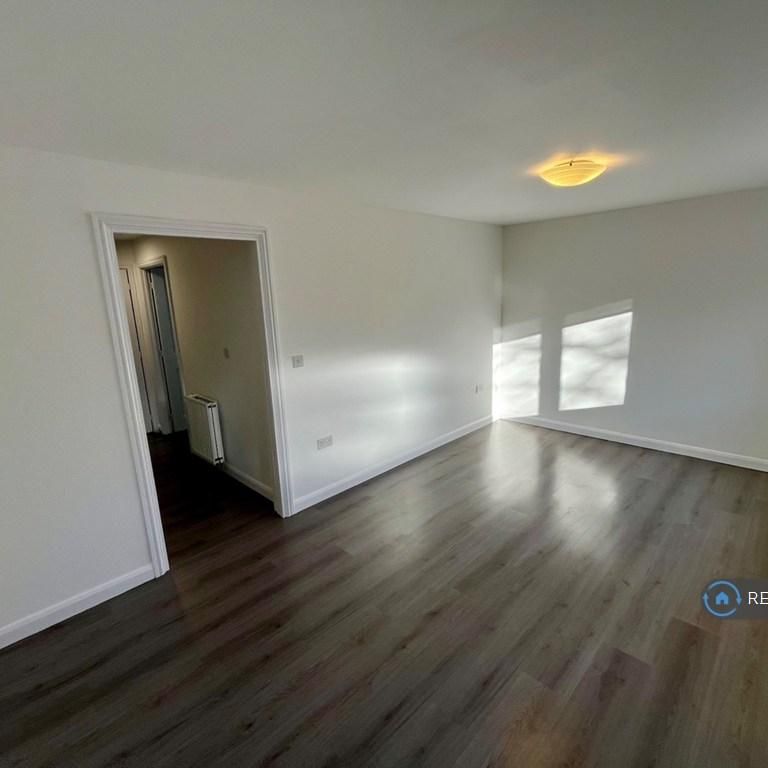 3 bedroom end of terrace house to rent - Photo 1