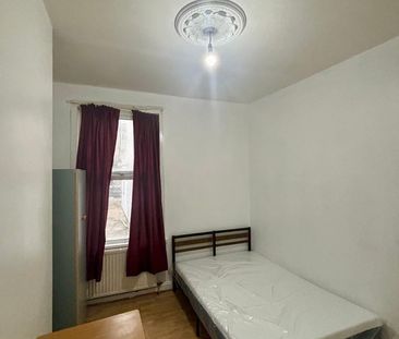 6 Bed Detached House, Bracey Street, N4 - Photo 1