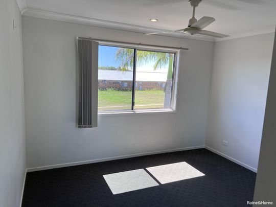 Beachside Townhouse Living - Walk to Everything - Photo 1