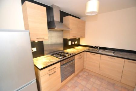 2 bedroom ground floor flat to rent - Photo 5