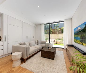 Luxuriously Appointed Two Bedroom Ground Floor Unit in Designer 'Ki... - Photo 1