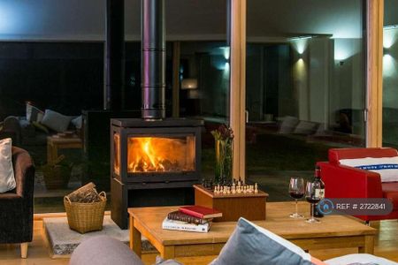 4 bedroom detached house to rent - Photo 4