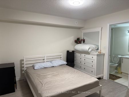 For Lease - 1 Eaton Park Lane Unit# 9, Toronto, Ontario - Photo 2