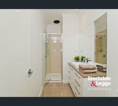 2/14 Henderson Road, Tullamarine, Vic 3043 - Photo 2