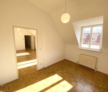 Wohnen im Adlerhof (1070 Wien)! 2-Zimmer DG Wohnung mit Lift zu ver... - Photo 2