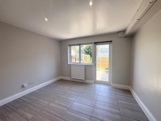 1 Bedroom Studio To Let - Photo 1