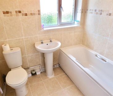 Staynton Crescent, Huddersfield - Photo 5